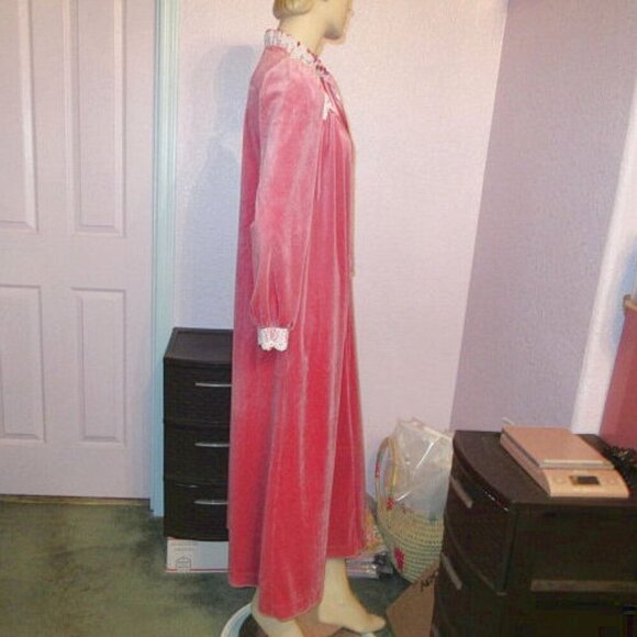 Vtg Gilligan & O'Malley Velour Nightgown Robe Size S Long Pockets Prairie Modest - Picture 7 of 12